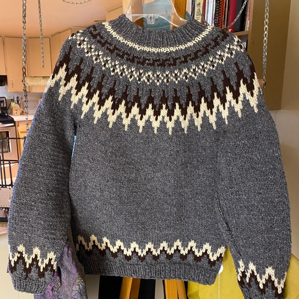 Hand knit wool sweater - Picture 2 of 3